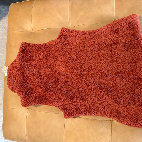Patagonia Women's Burnished Red Fleece Vest NWT - Picture 12 of 15